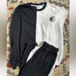 •Black & White Set•